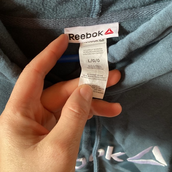 NWT Reebok Men’s Sweater Size Medium - Picture 2 of 4